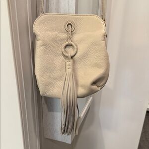 Hobo Birdy crossbody in Oyster